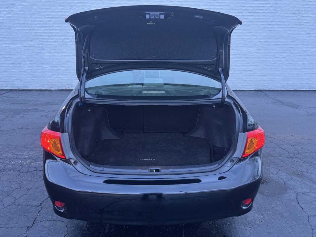 2010 Toyota Corolla Image 12