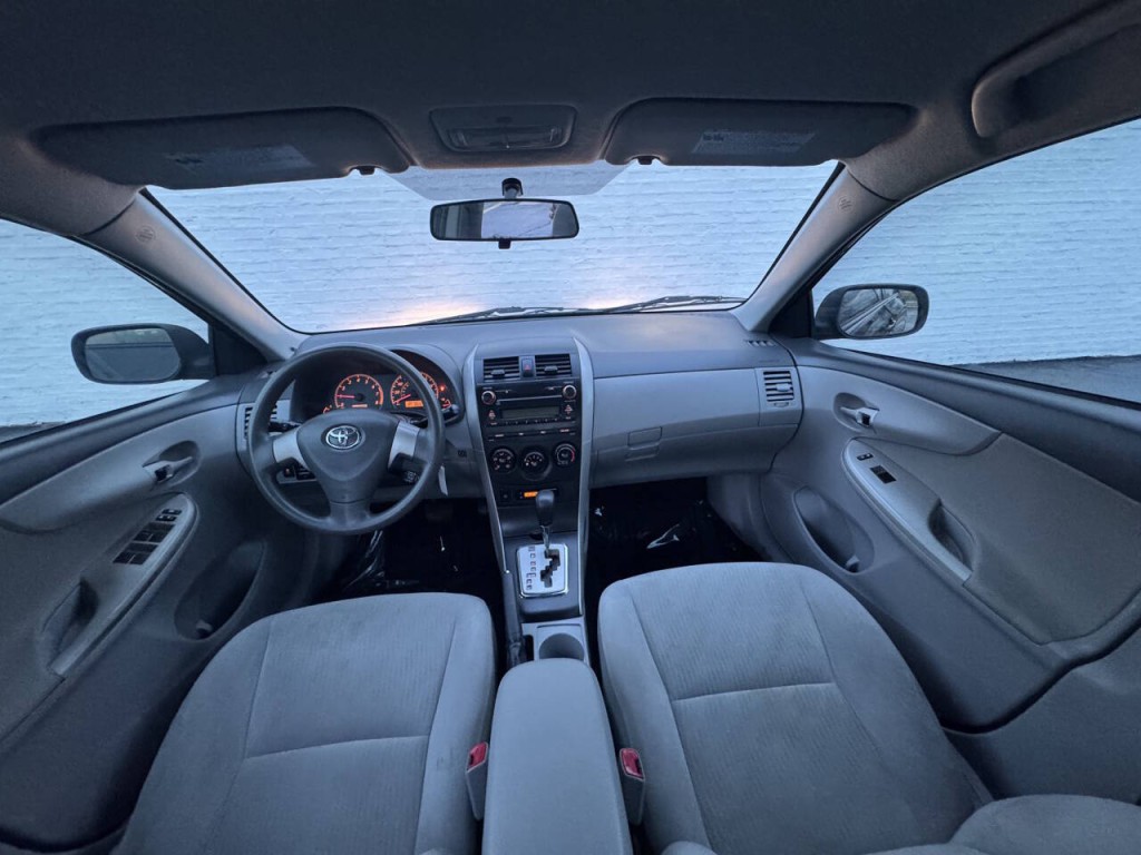 2010 Toyota Corolla Image 24