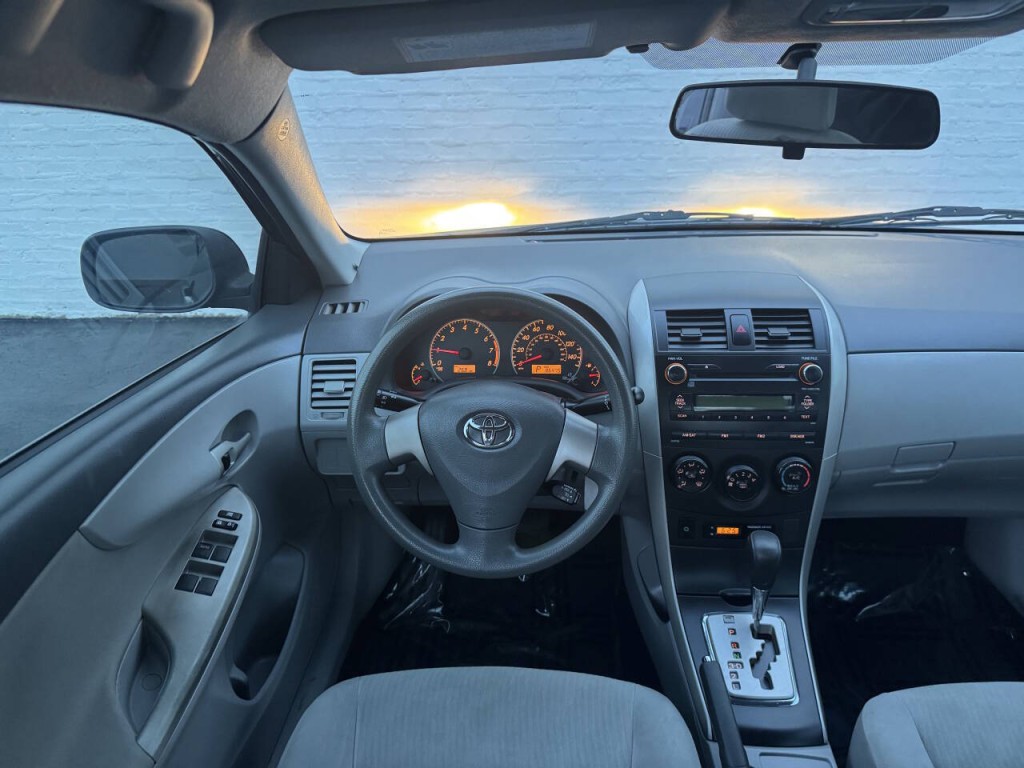 2010 Toyota Corolla Image 25
