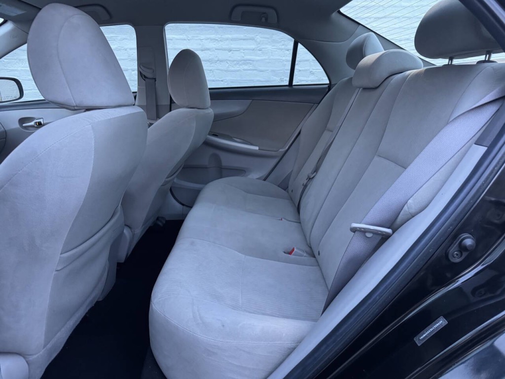 2010 Toyota Corolla Image 26