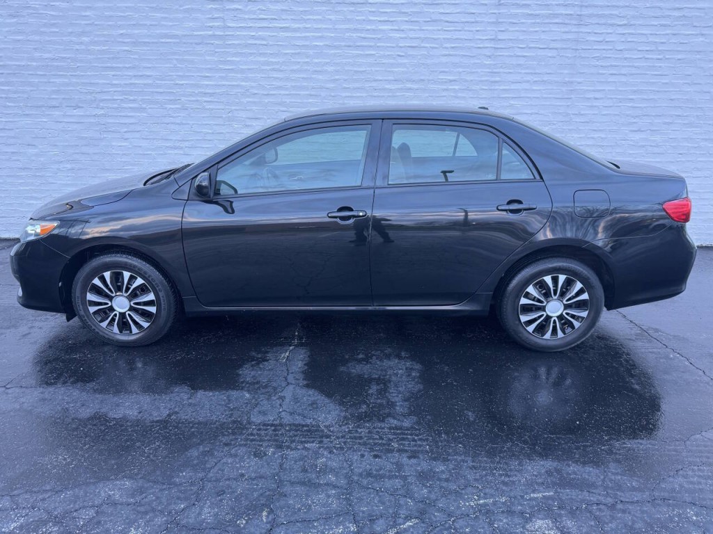 2010 Toyota Corolla Image 2