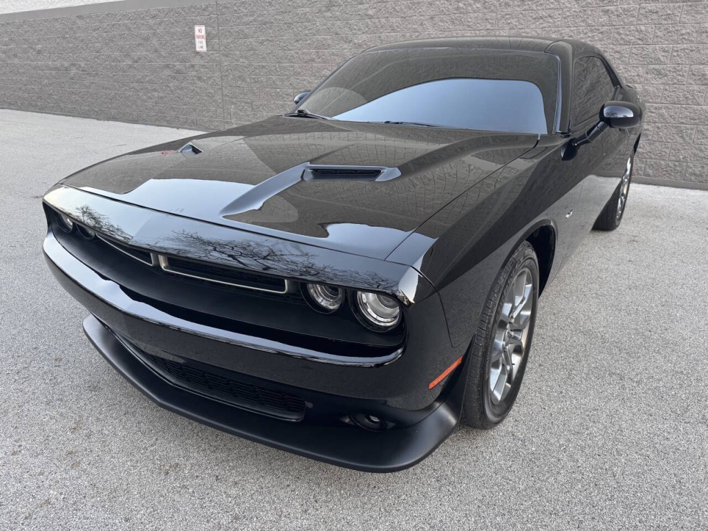 2017 Dodge Challenger Image 2