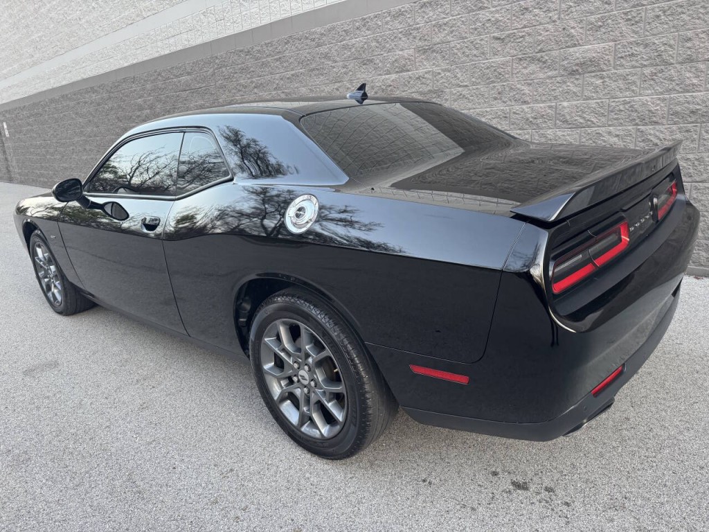 2017 Dodge Challenger Image 3