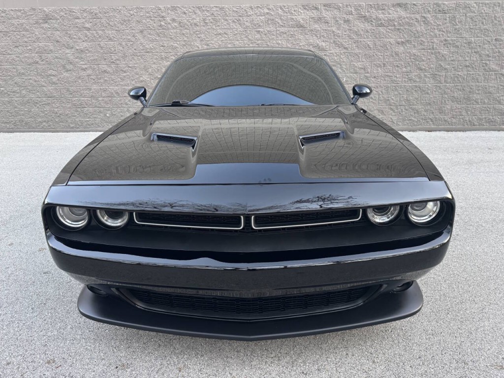 2017 Dodge Challenger Image 4