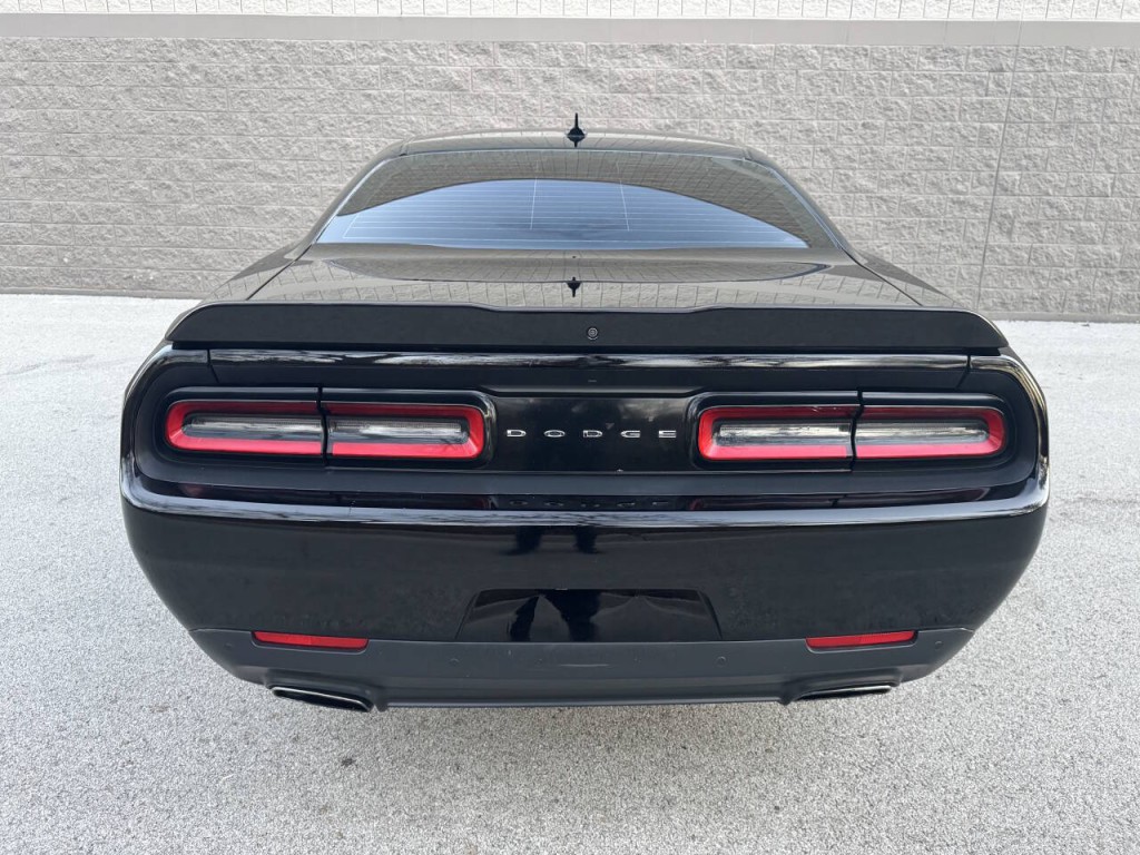 2017 Dodge Challenger Image 15