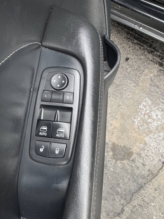 2017 Dodge Challenger Image 28