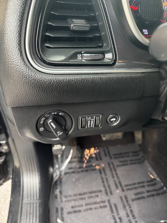 2017 Dodge Challenger Image 29