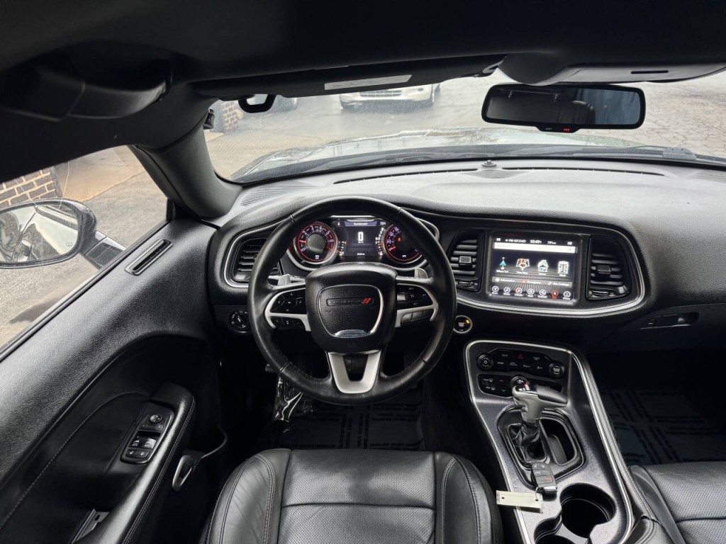 2017 Dodge Challenger Image 30