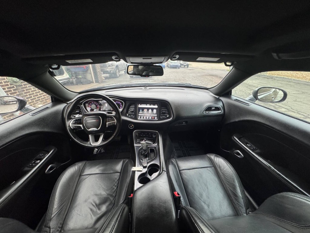 2017 Dodge Challenger Image 31