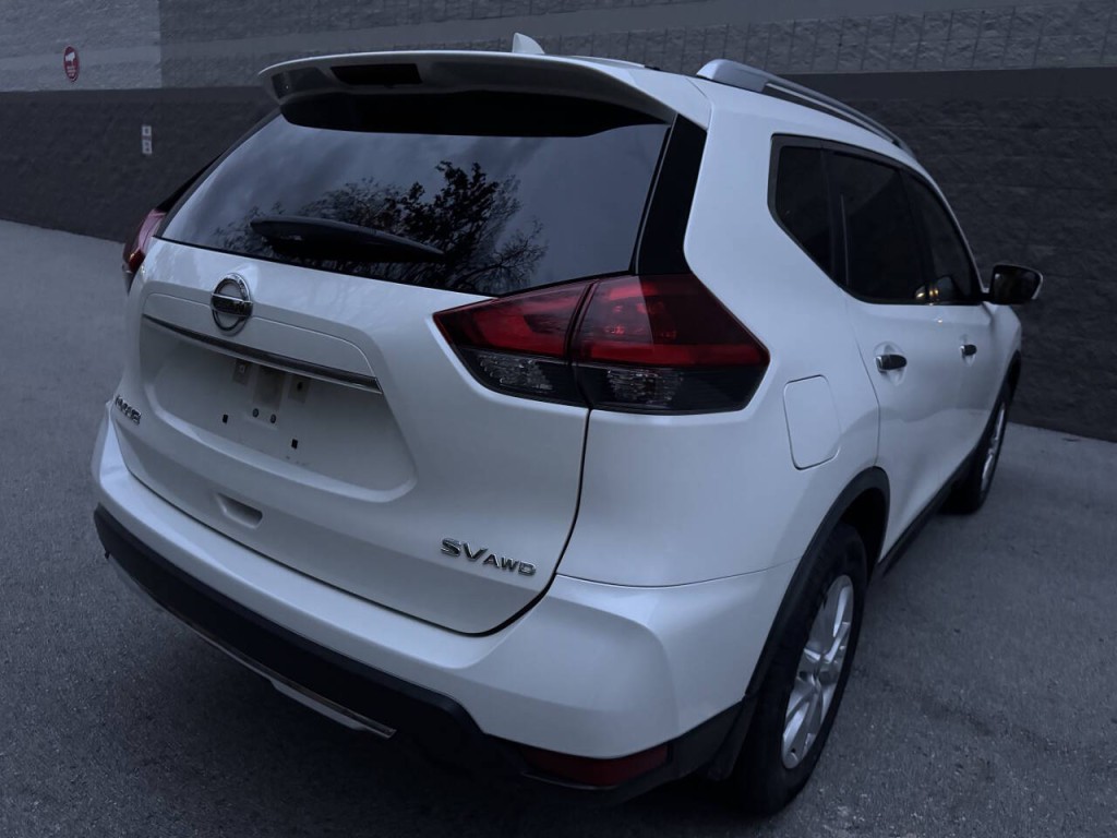 2018 Nissan Rogue Image 14