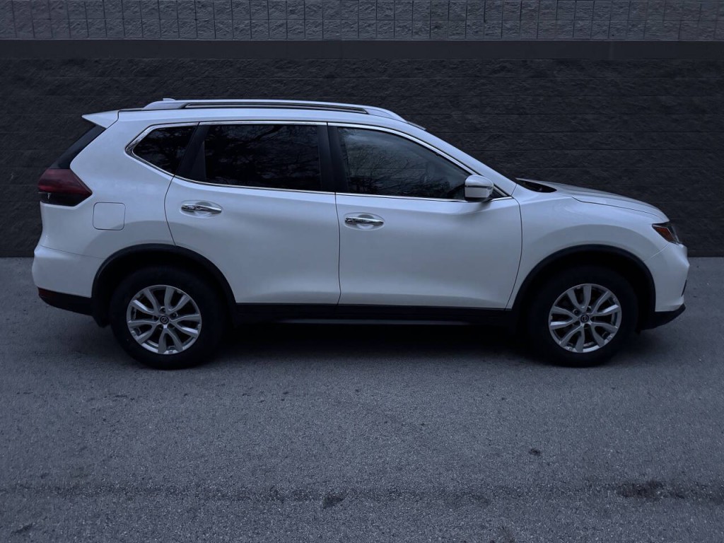 2018 Nissan Rogue Image 15
