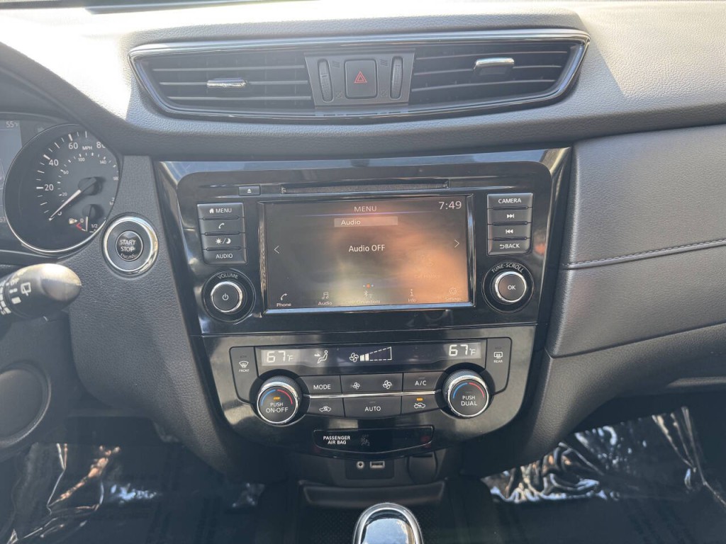 2018 Nissan Rogue Image 25
