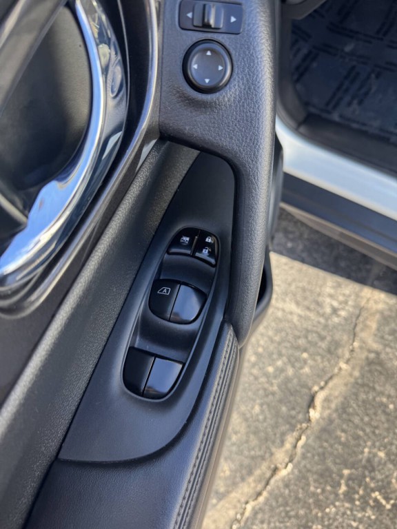 2018 Nissan Rogue Image 26