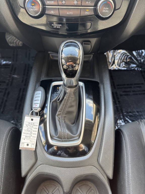 2018 Nissan Rogue Image 28