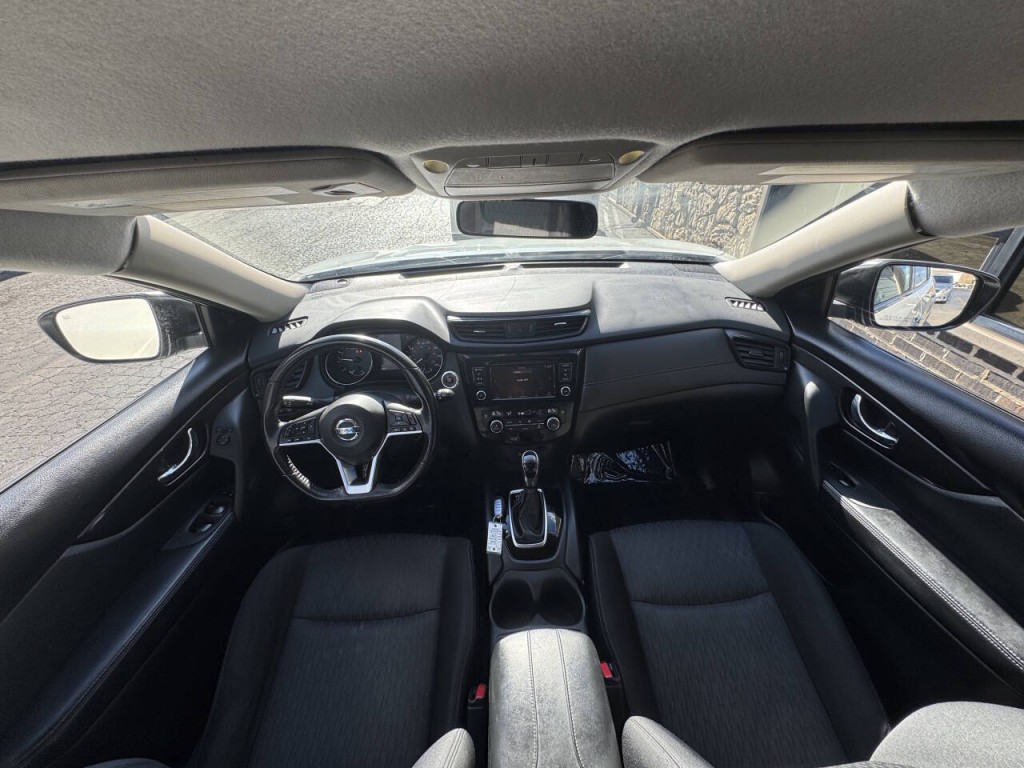 2018 Nissan Rogue Image 30