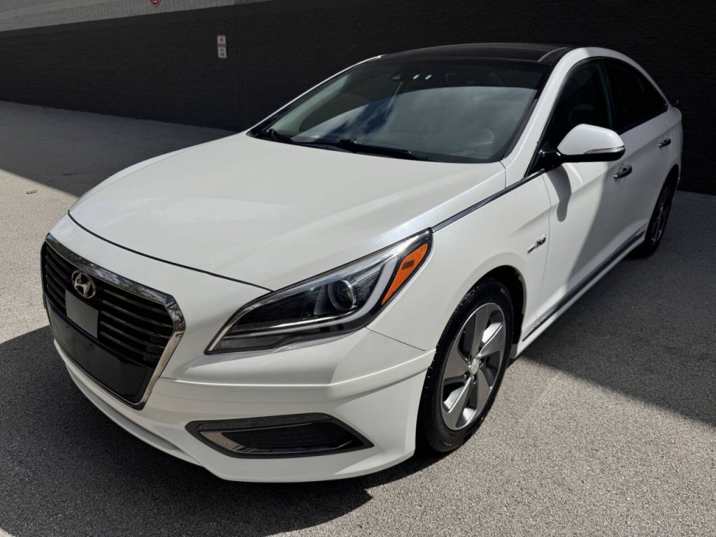 2016 Hyundai Sonata Image 2