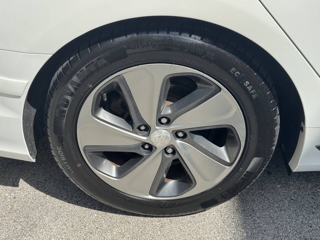 2016 Hyundai Sonata Image 16