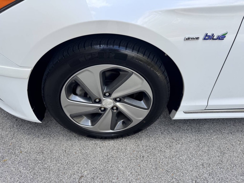 2016 Hyundai Sonata Image 19