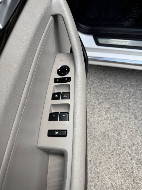 2016 Hyundai Sonata Image 24