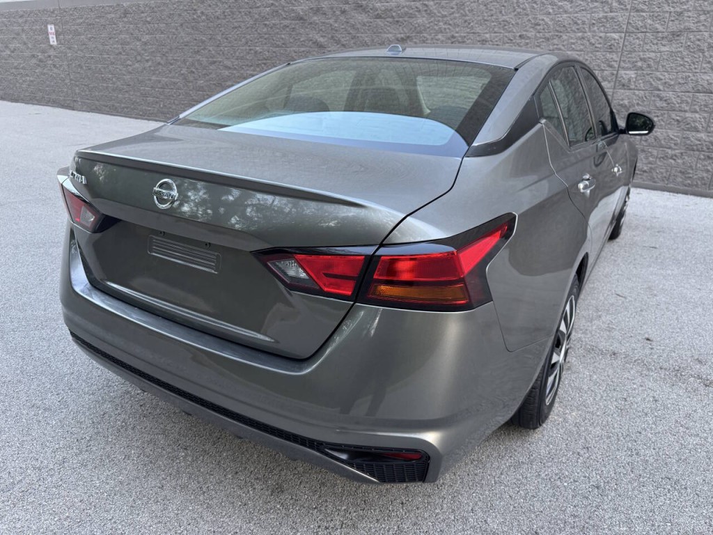 2020 Nissan Altima Image 10