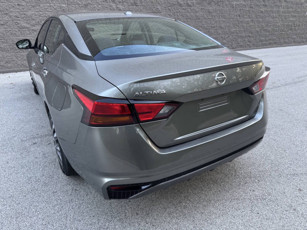 2020 Nissan Altima Image 17