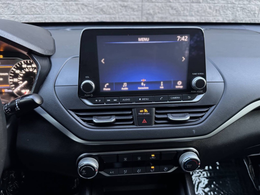 2020 Nissan Altima Image 24