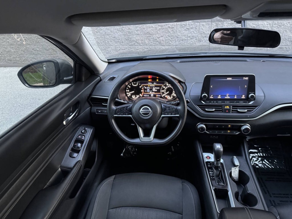 2020 Nissan Altima Image 28