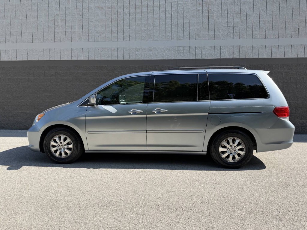 2008 Honda Odyssey Image 2