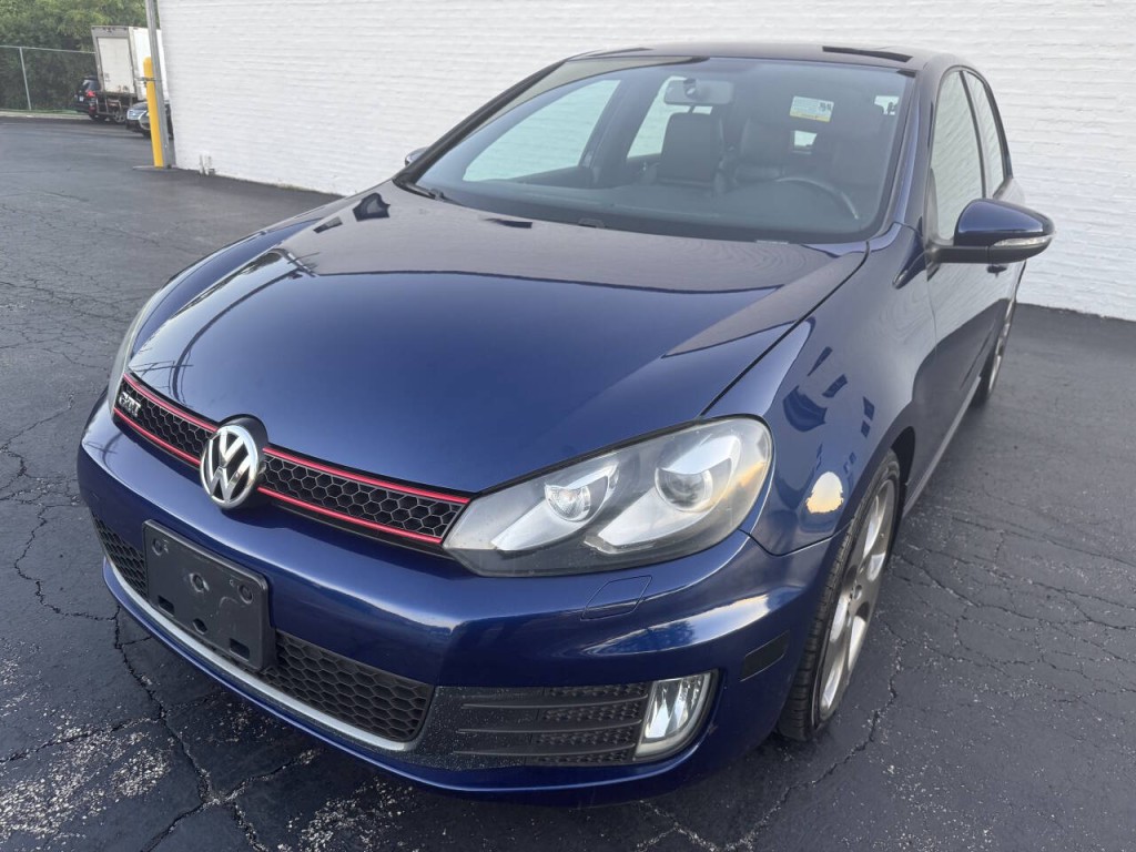 2011 Volkswagen GTI Image 2