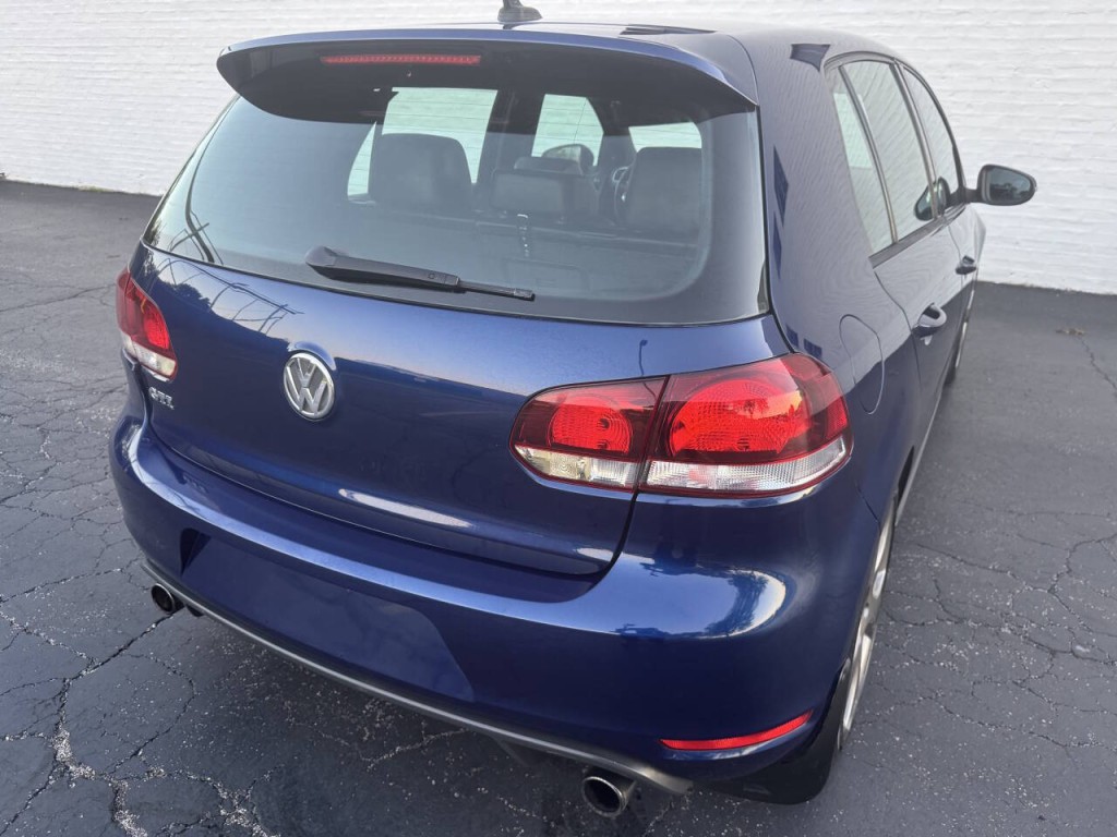 2011 Volkswagen GTI Image 11
