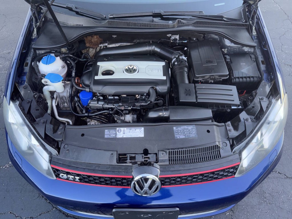 2011 Volkswagen GTI Image 12