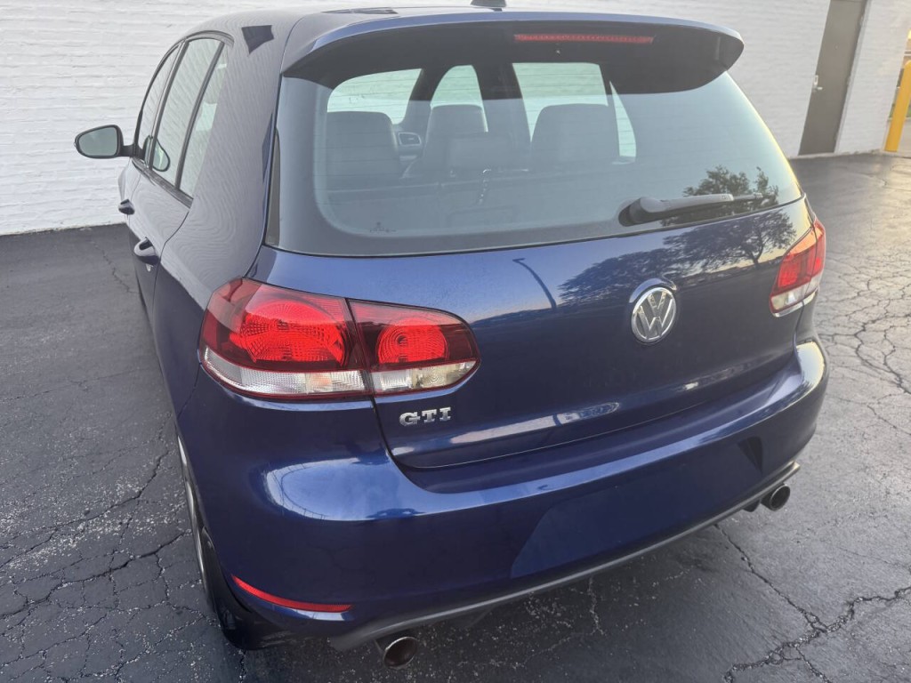 2011 Volkswagen GTI Image 14