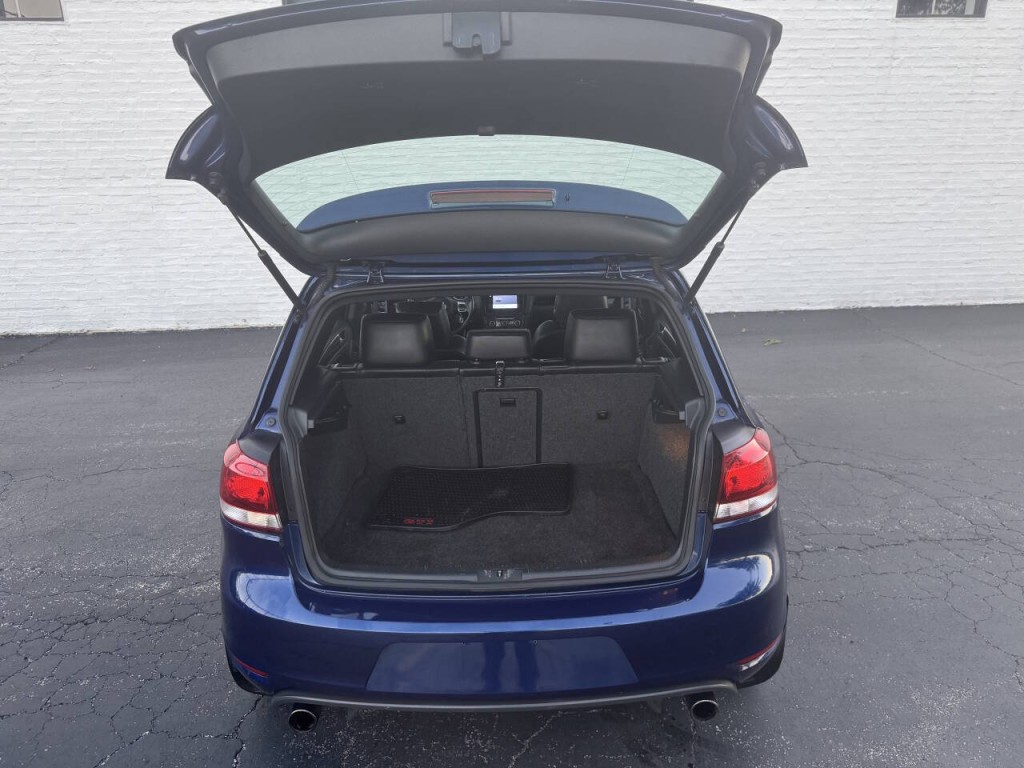 2011 Volkswagen GTI Image 16