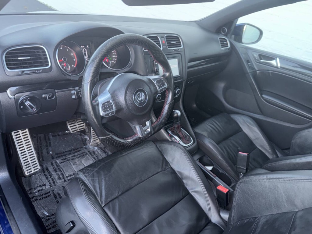 2011 Volkswagen GTI Image 21