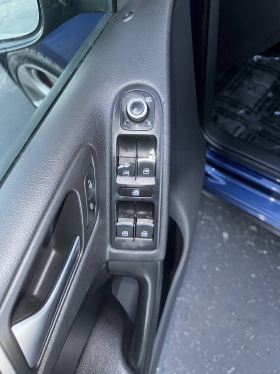 2011 Volkswagen GTI Image 22