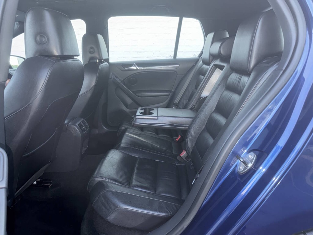 2011 Volkswagen GTI Image 24