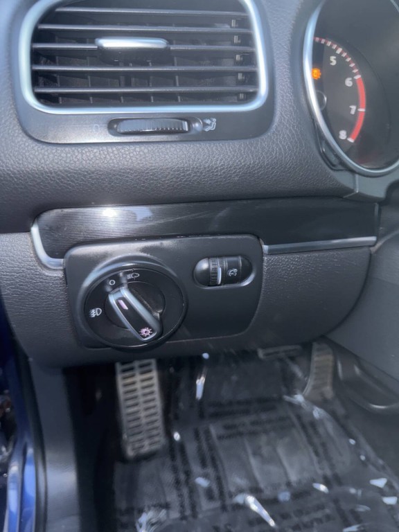 2011 Volkswagen GTI Image 25