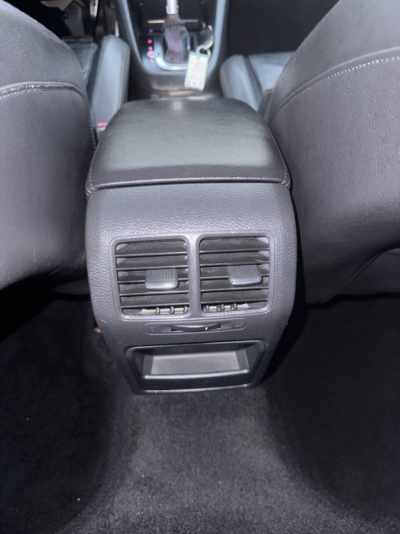 2011 Volkswagen GTI Image 30