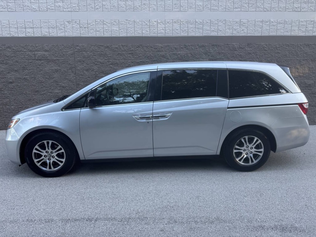 2013 Honda Odyssey Image 2