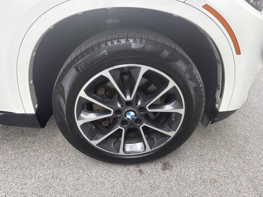 2017 BMW X5 Image 24