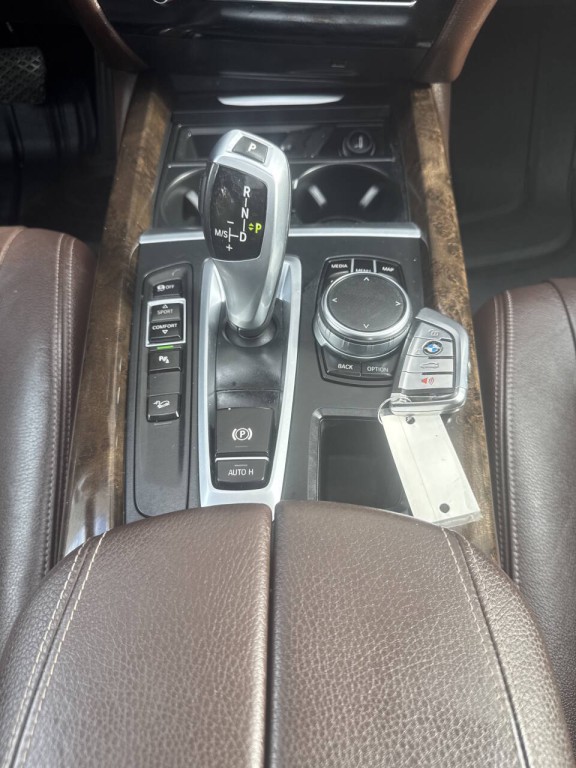 2017 BMW X5 Image 32