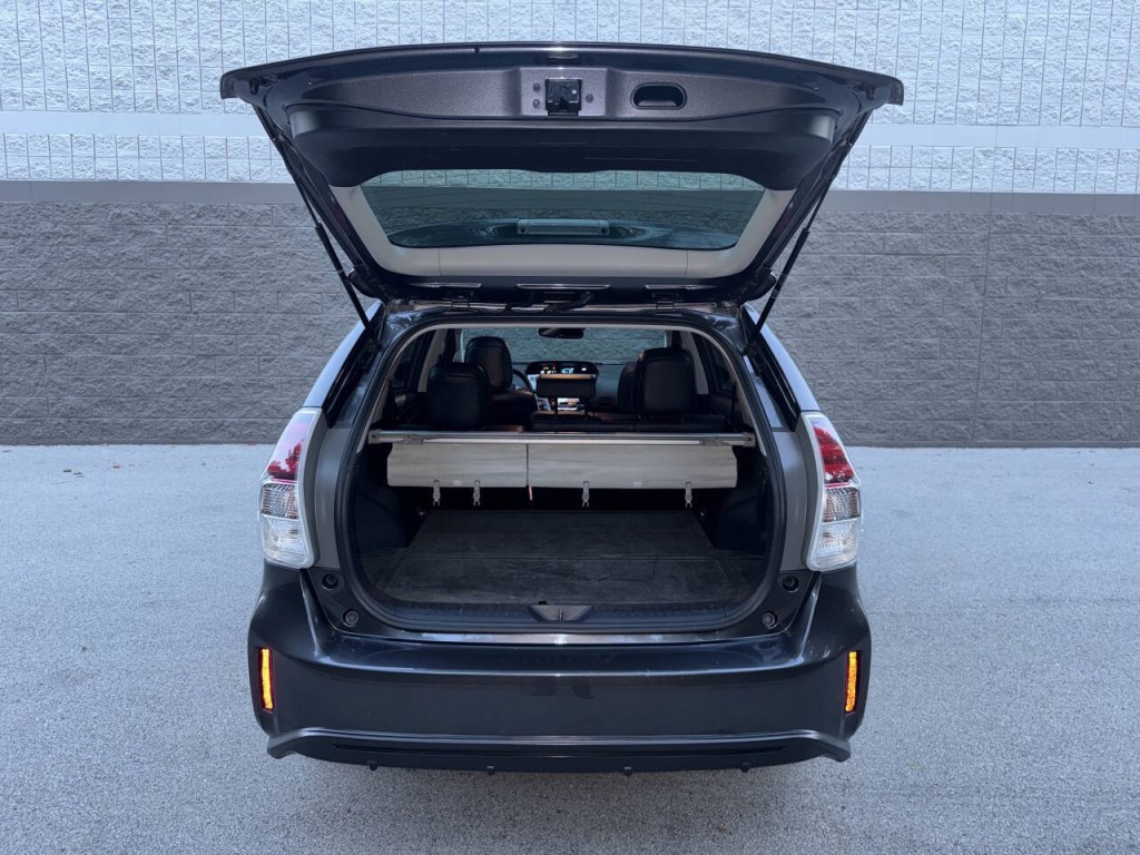 2015 Toyota Prius Image 11