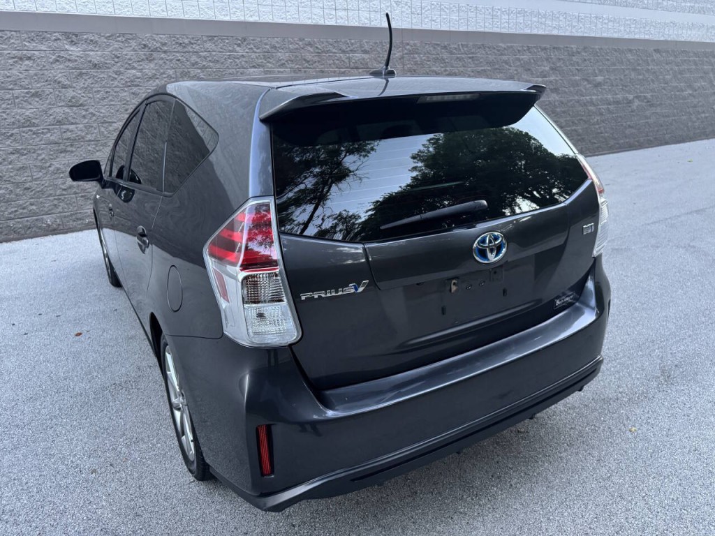 2015 Toyota Prius Image 13