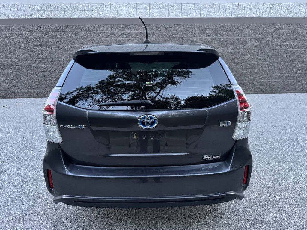2015 Toyota Prius Image 14