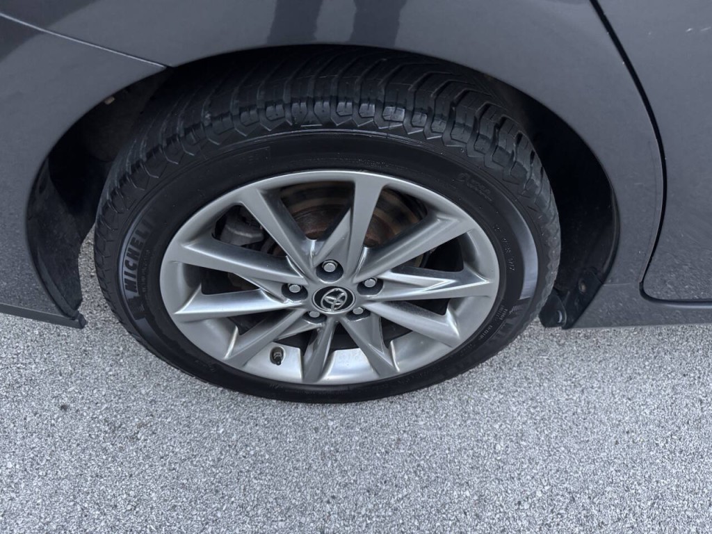 2015 Toyota Prius Image 17