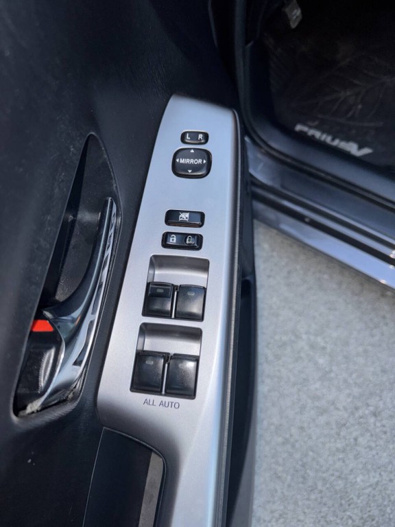 2015 Toyota Prius Image 27