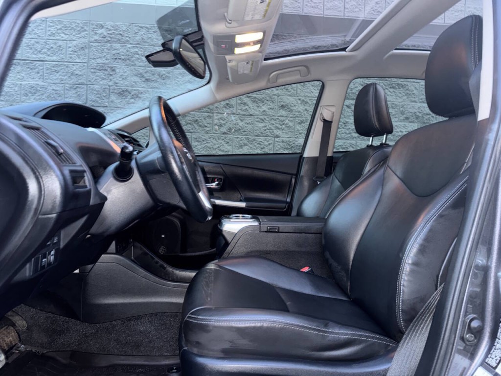 2015 Toyota Prius Image 28