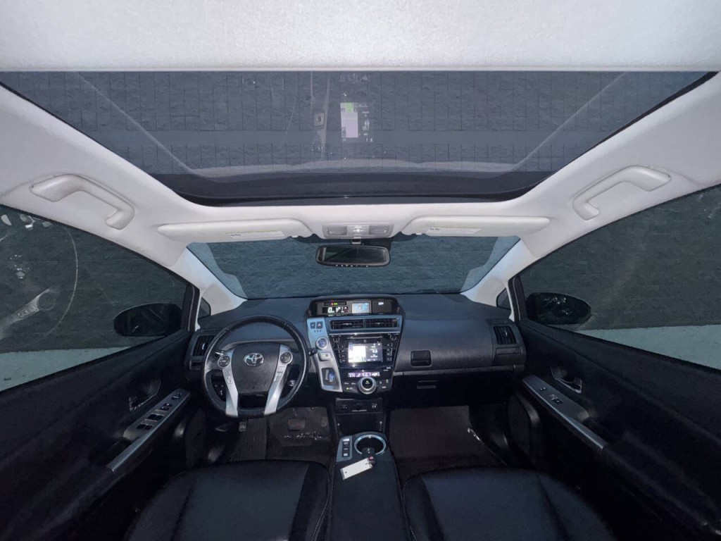 2015 Toyota Prius Image 32