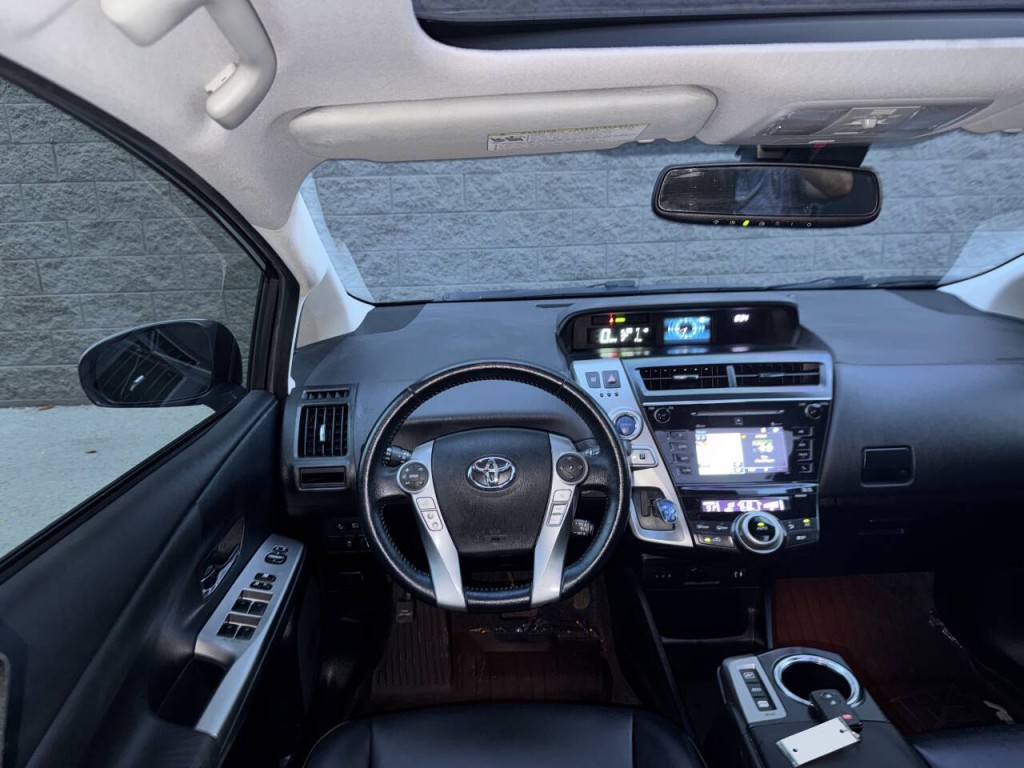 2015 Toyota Prius Image 35
