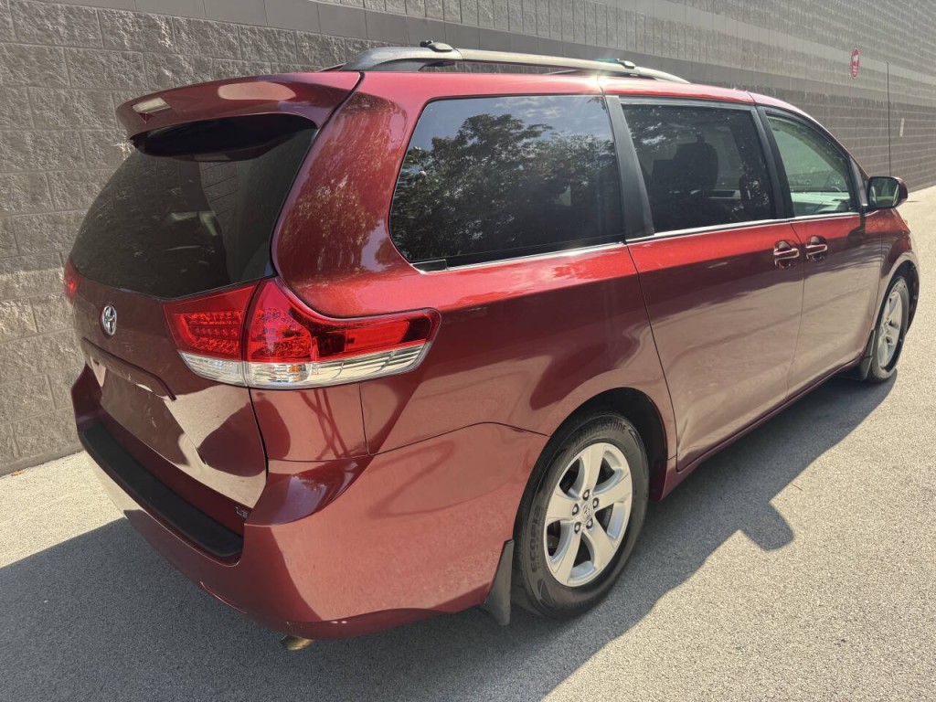 2013 Toyota Sienna Image 5